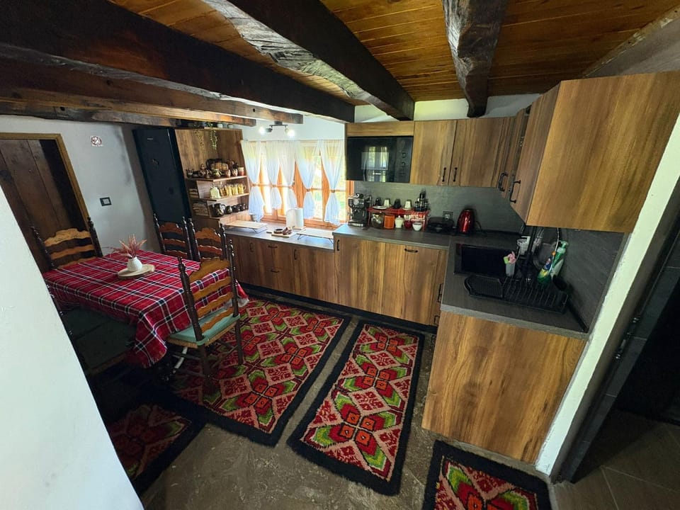 Kitchen or kitchenette, kitchen