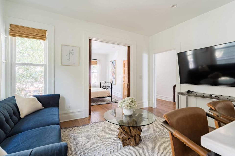 Posh Local 2BR - Boutiques & Eateries House in Portland