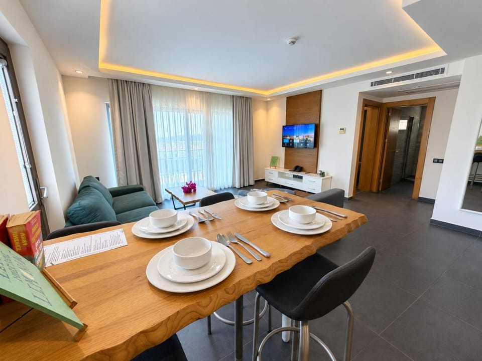 Living room, Dining area