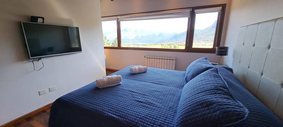 TV and multimedia, Bedroom, Mountain view