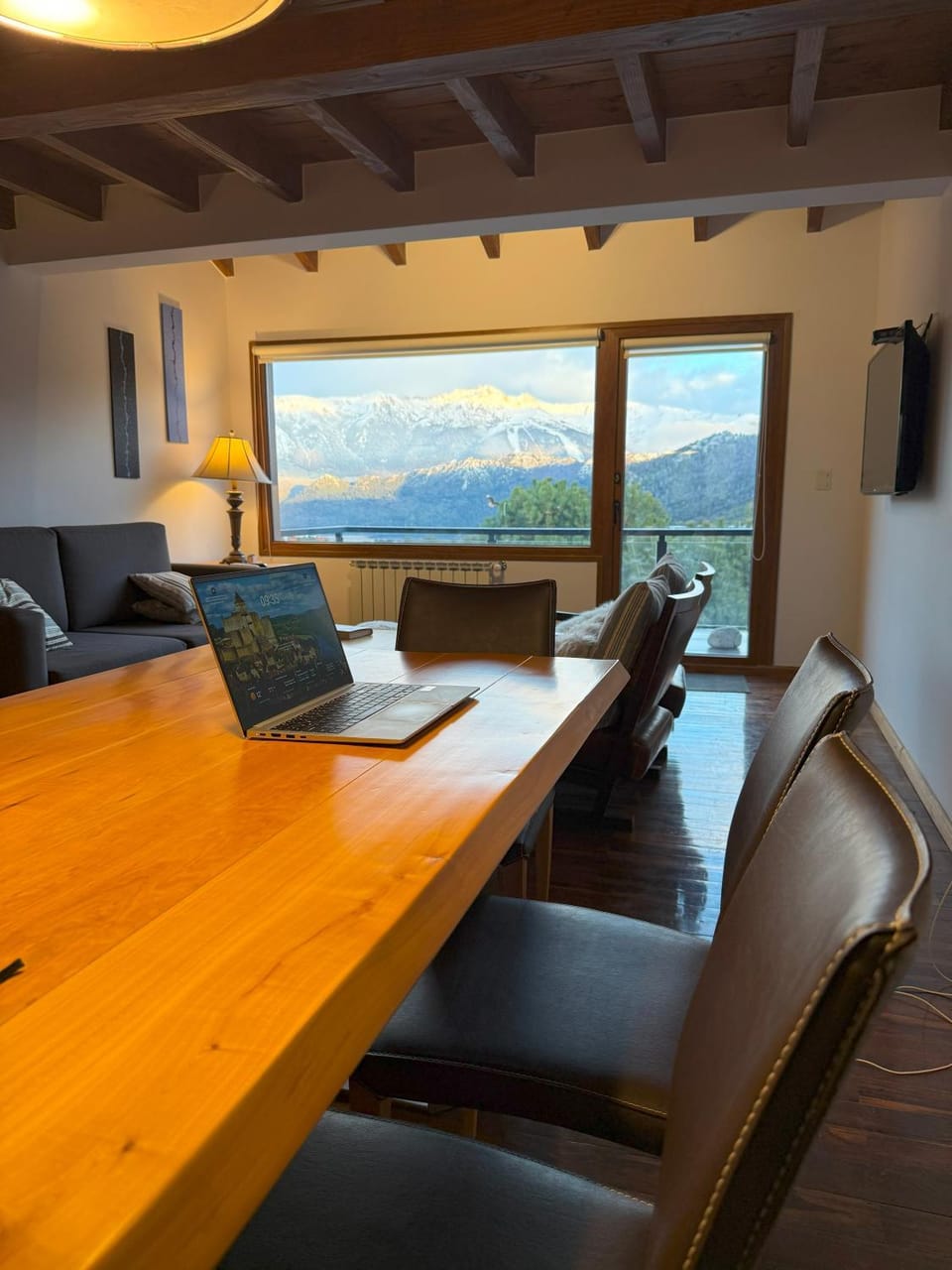 TV and multimedia, Dining area, Mountain view