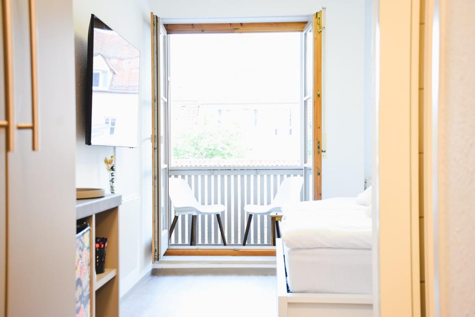 Bed, TV and multimedia, Balcony/Terrace, Balcony/Terrace, Living room, Photo of the whole room, Bedroom, wardrobe