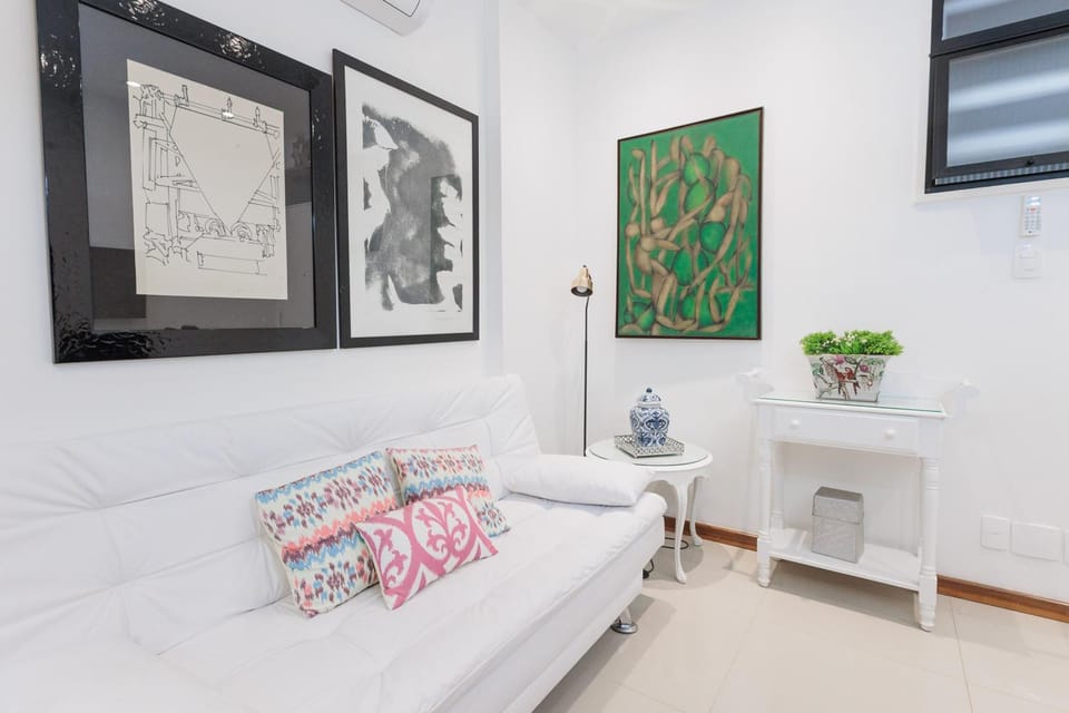 Bed, Living room, Seating area
