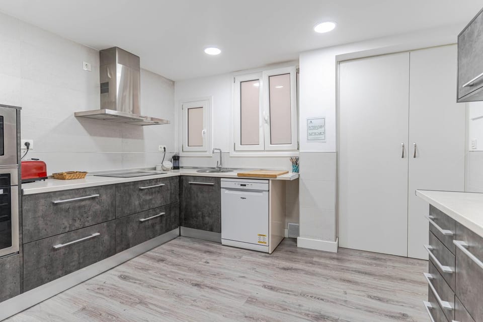 Kitchen or kitchenette, dishwasher, oven, stove