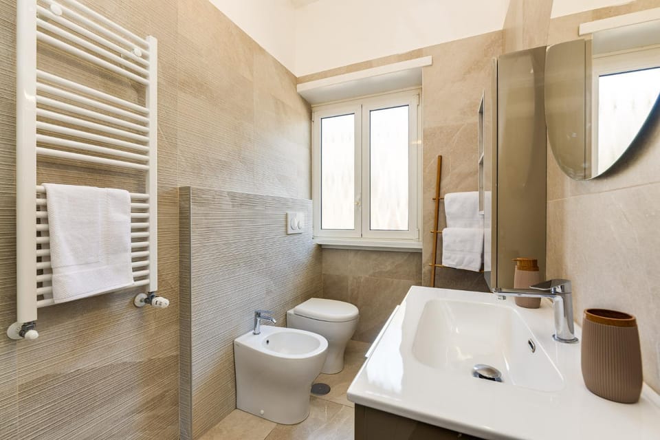 Toilet, Bathroom, bidet, towels