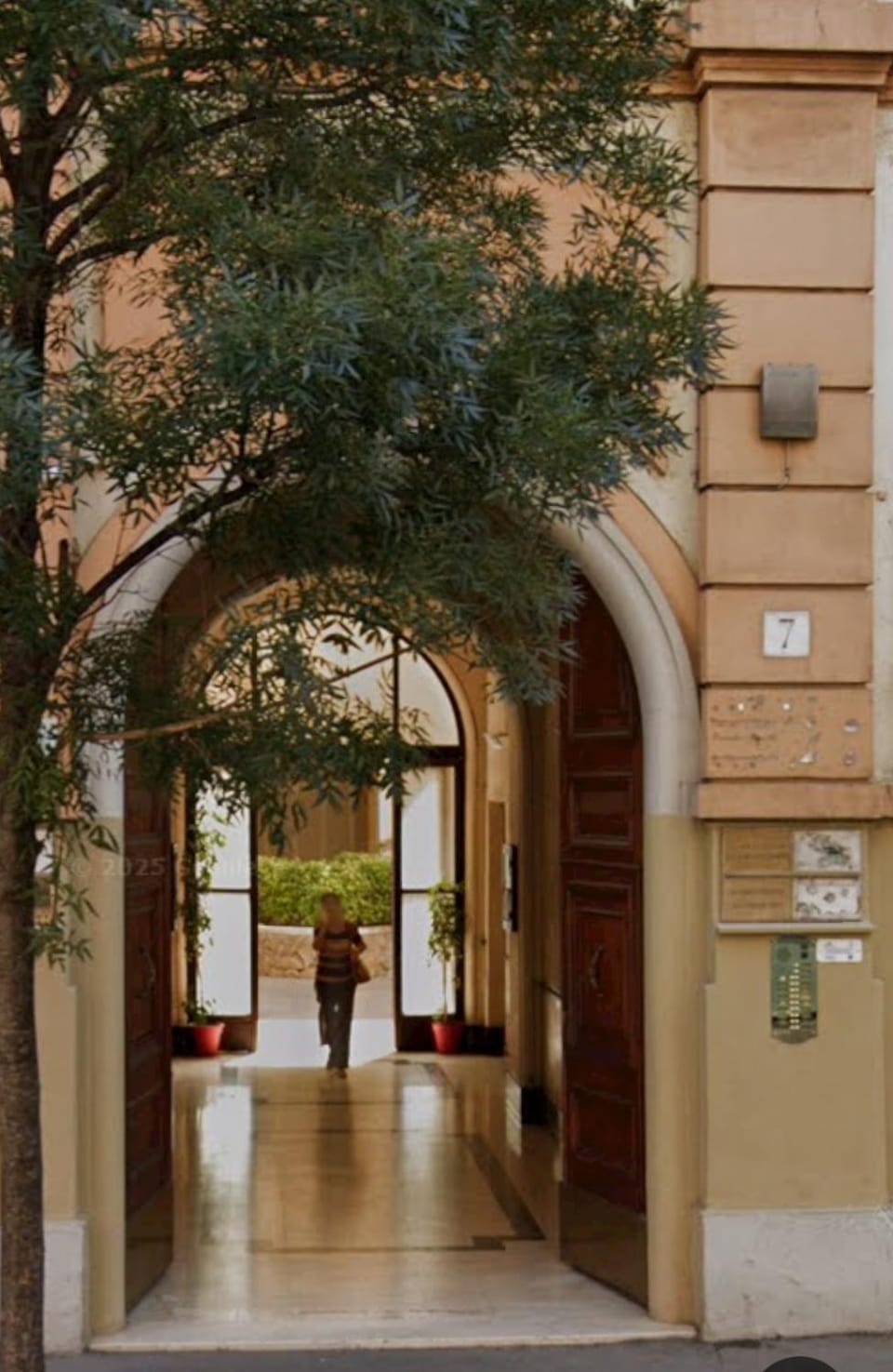 Facade/entrance