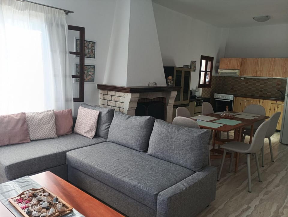 Living room, Dining area, kitchen