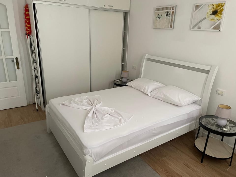 Bed, Bedroom, towels, wardrobe