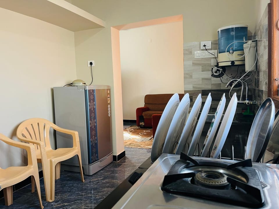 Kitchen or kitchenette, oven