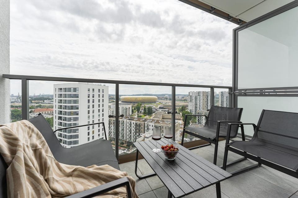 Panorama Baltica 1 - Stylish 15th Floor Apartment with Rooftop Terrace near the Sea and Polsat Plus Arena Stadion Stadium FREE PARKING Gdansk Letnica Apartment in Gdansk