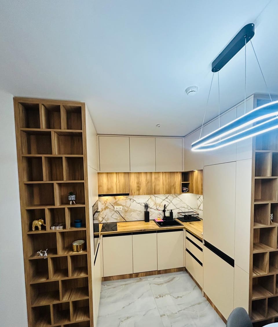 Kitchen or kitchenette, microwave, oven, stove