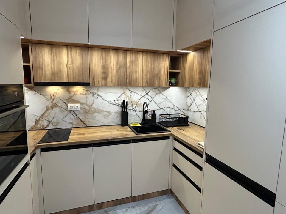 Coffee/tea facilities, Kitchen or kitchenette, dishwasher, oven, stove
