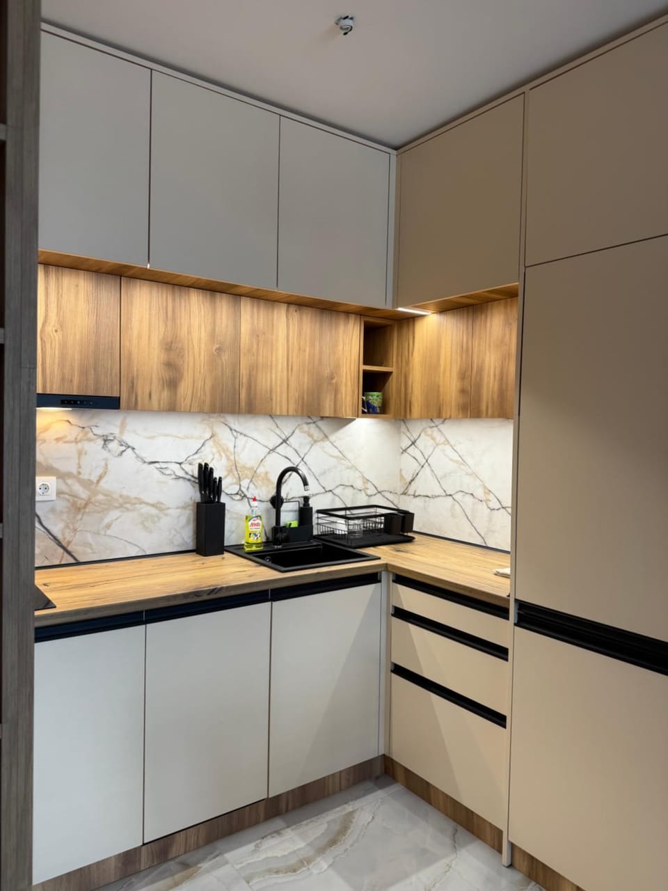 Coffee/tea facilities, Kitchen or kitchenette, dishwasher, stove