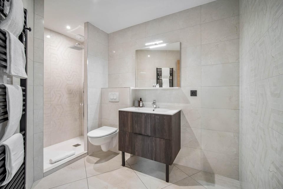 Shower, Toilet, Bathroom