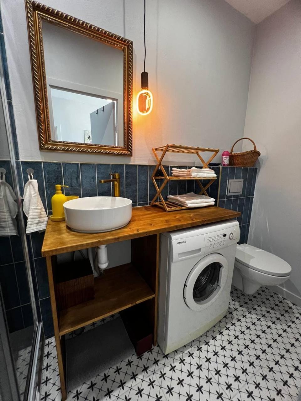Toilet, towels, washing machine