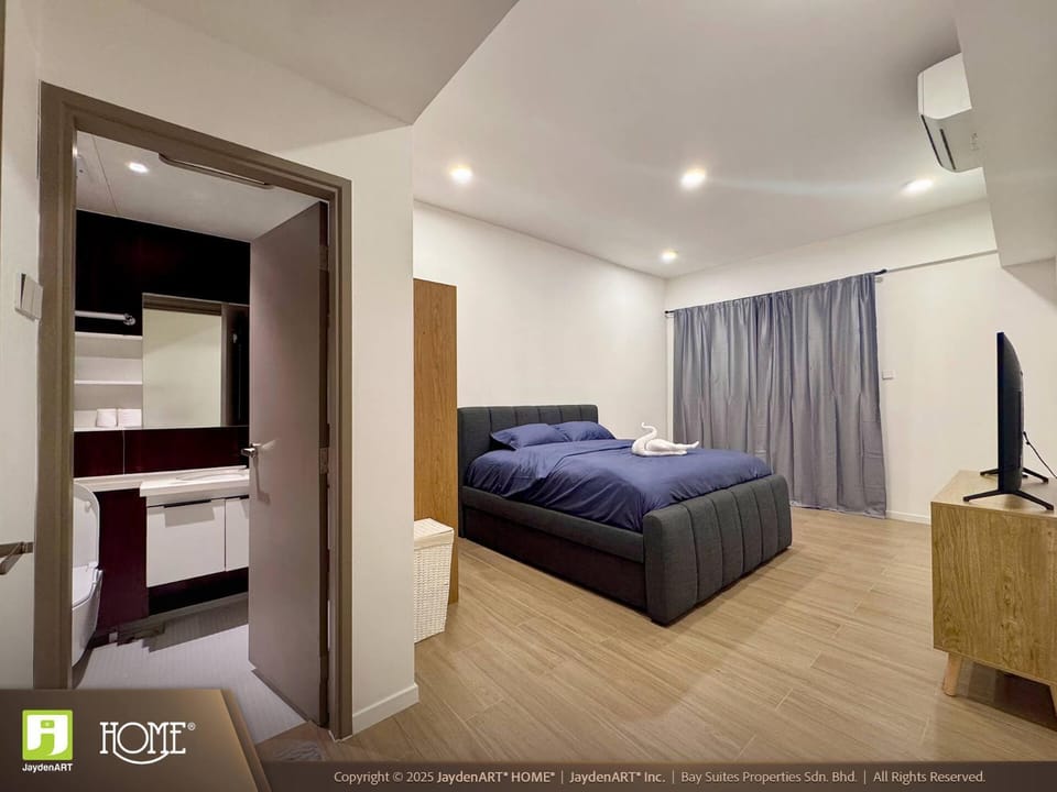 Bed, TV and multimedia, Photo of the whole room, Bedroom, towels