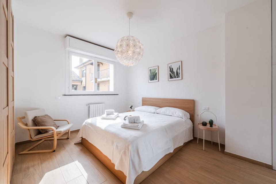 Bed, Living room, Photo of the whole room, Bedroom, towels