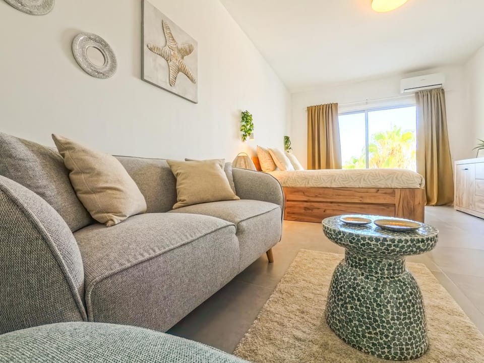 Bed, Living room, Photo of the whole room, Seating area, Bedroom