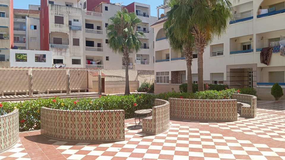 Property building, Patio, Day, Garden, Balcony/Terrace, Garden view