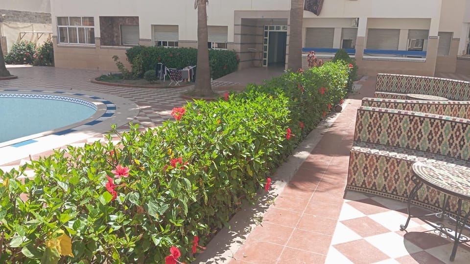 Property building, Day, Garden, Garden, Garden view