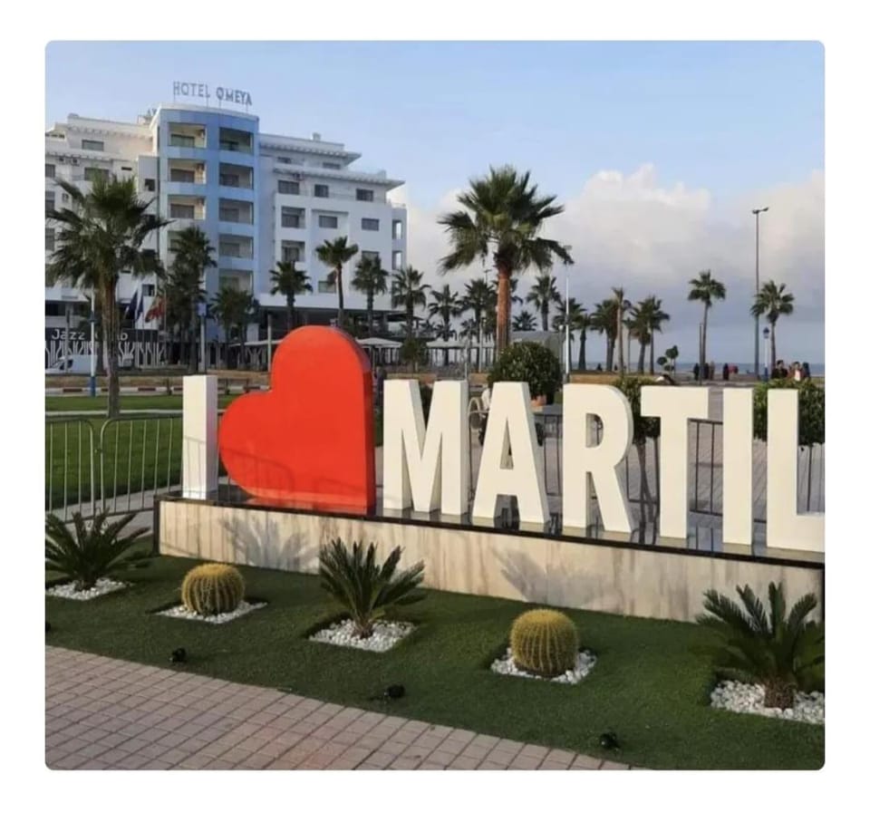 Nearby landmark, Street view