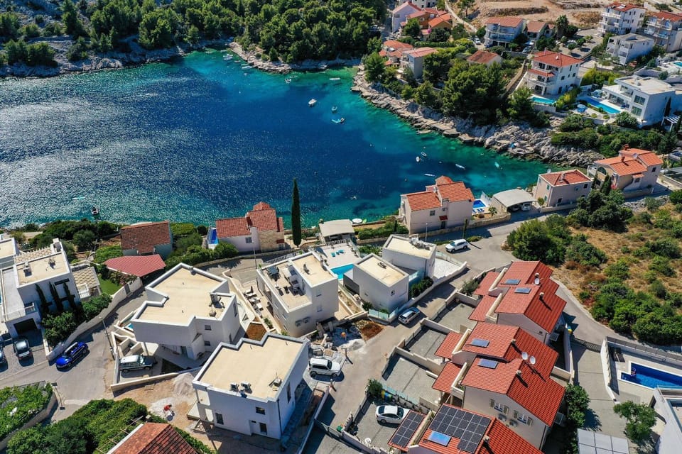 Property building, Day, Neighbourhood, Bird's eye view, Beach, Street view, Location