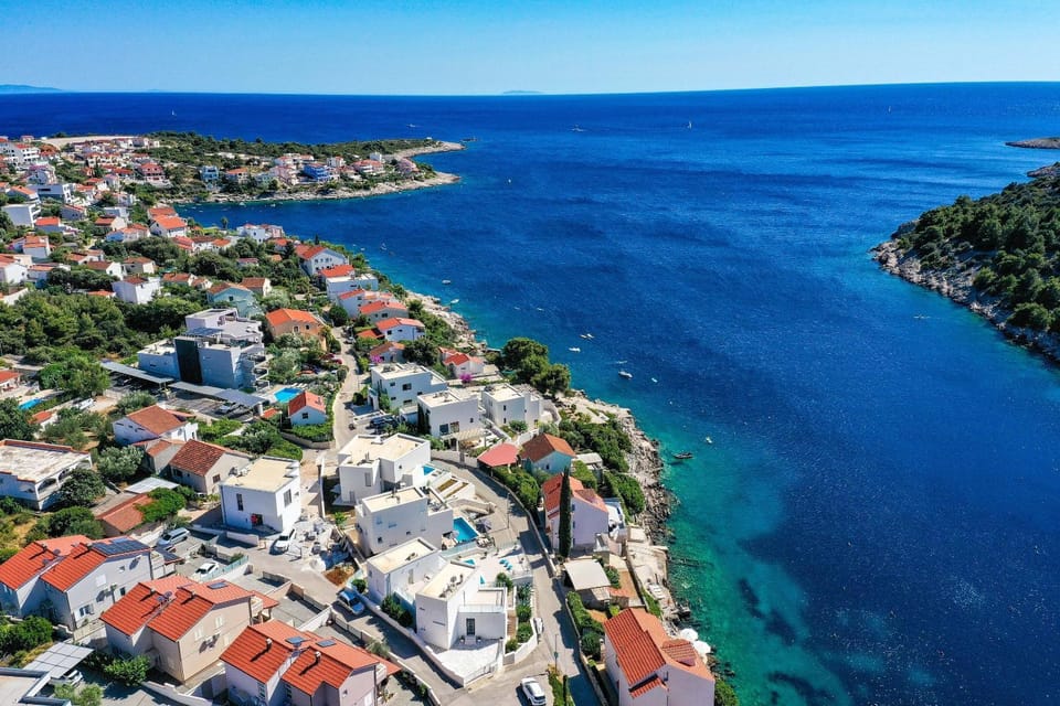 Property building, Nearby landmark, Bird's eye view, Beach