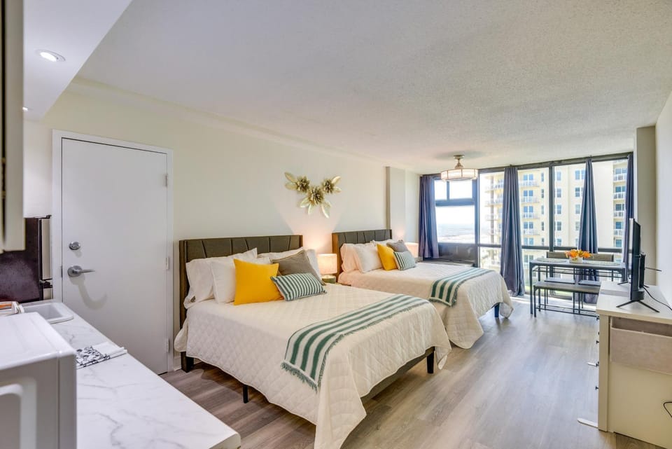 Partial Ocean Views: Daytona Beach Studio! Apartment in Daytona Beach Shores