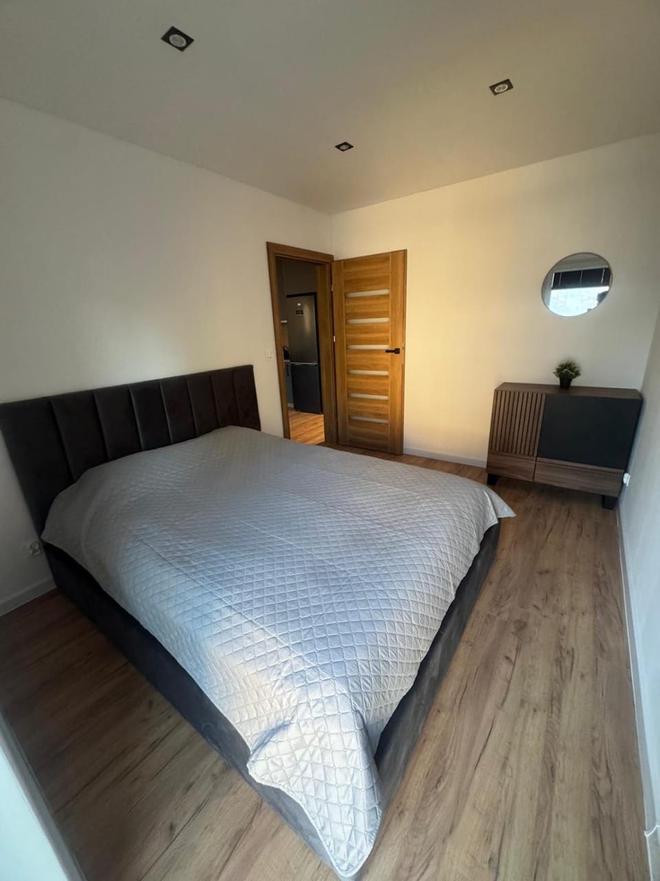 Bed, Seating area, Bedroom