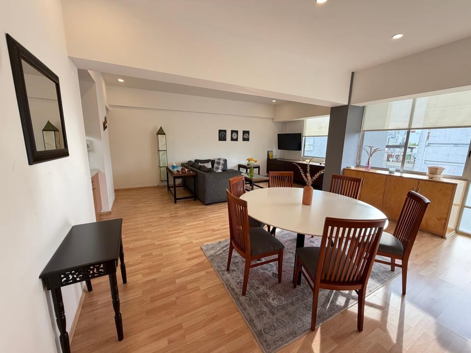 TV and multimedia, Living room, Seating area, Dining area