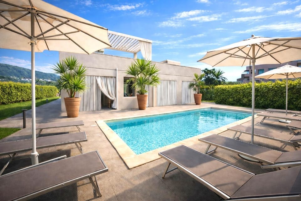 Property building, Patio, Day, Bird's eye view, Pool view, Swimming pool, Swimming pool, sunbed