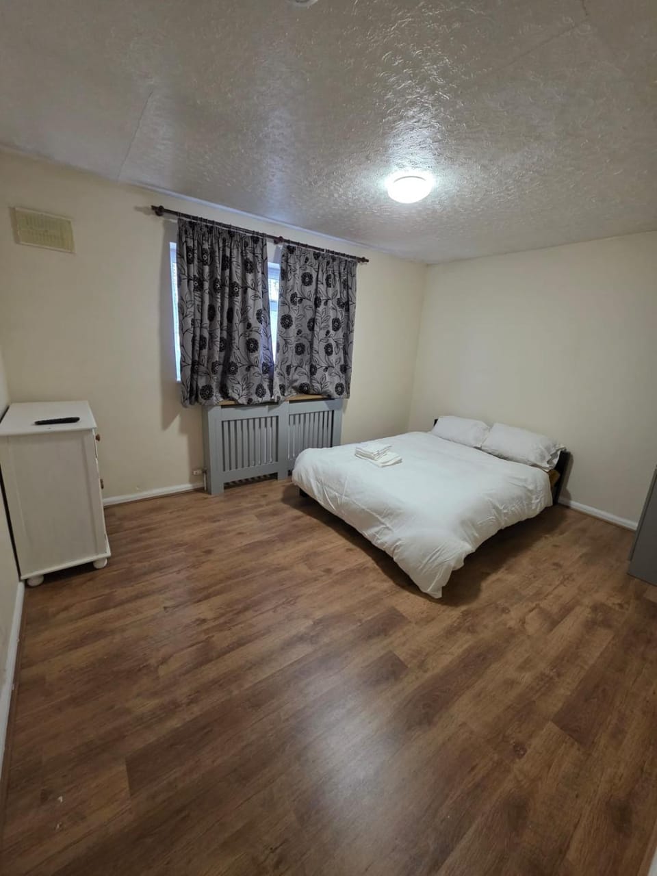 Spacious Double Room in Basildon Essex Apartment in Basildon
