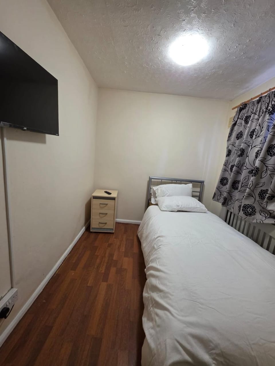 Spacious Double Room in Basildon Essex Apartment in Basildon