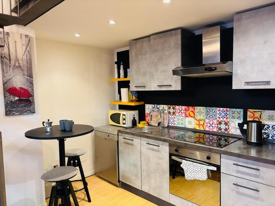 Parcheggio & Metro M2 - Duomo e Navigli - WiFi & AC Apartment in Milan