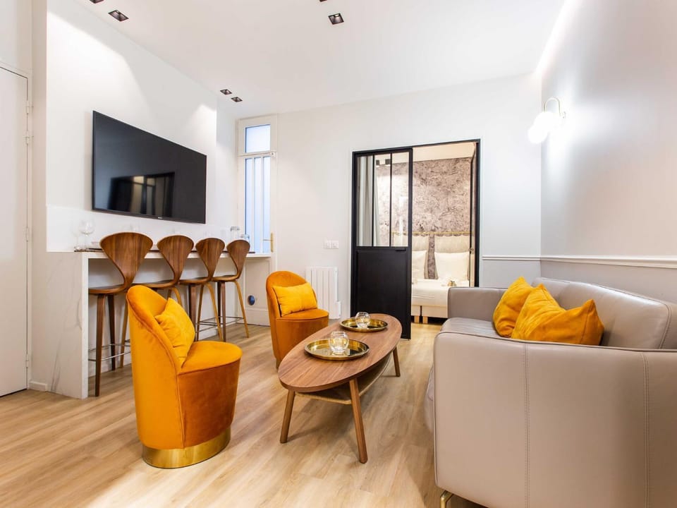 TV and multimedia, Living room, Dining area