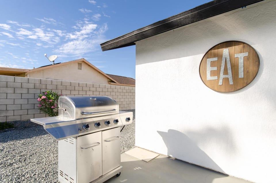 Zen Palm Springs Home with Pool Spa mountain view Apartment in Palm Springs