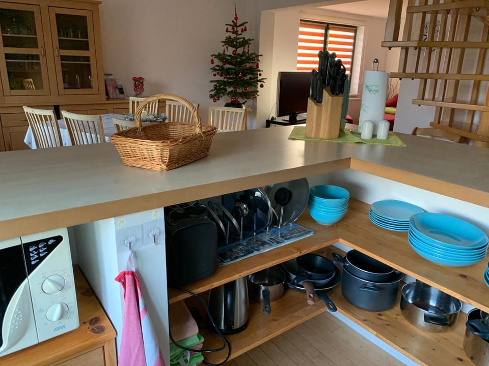 Coffee/tea facilities, Kitchen or kitchenette, Dining area