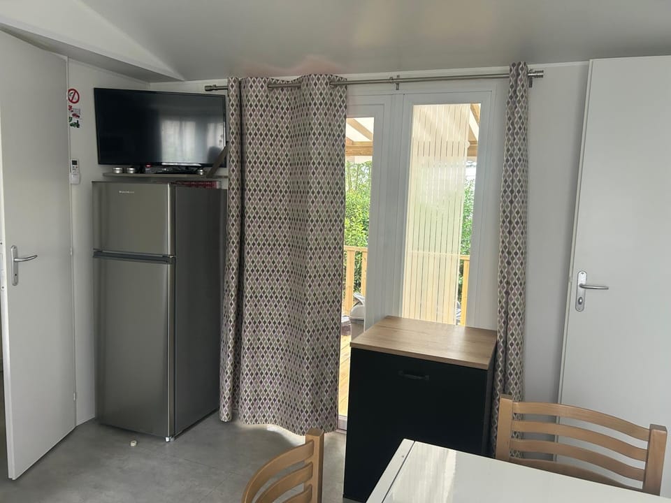 TV and multimedia, Kitchen or kitchenette, Seating area
