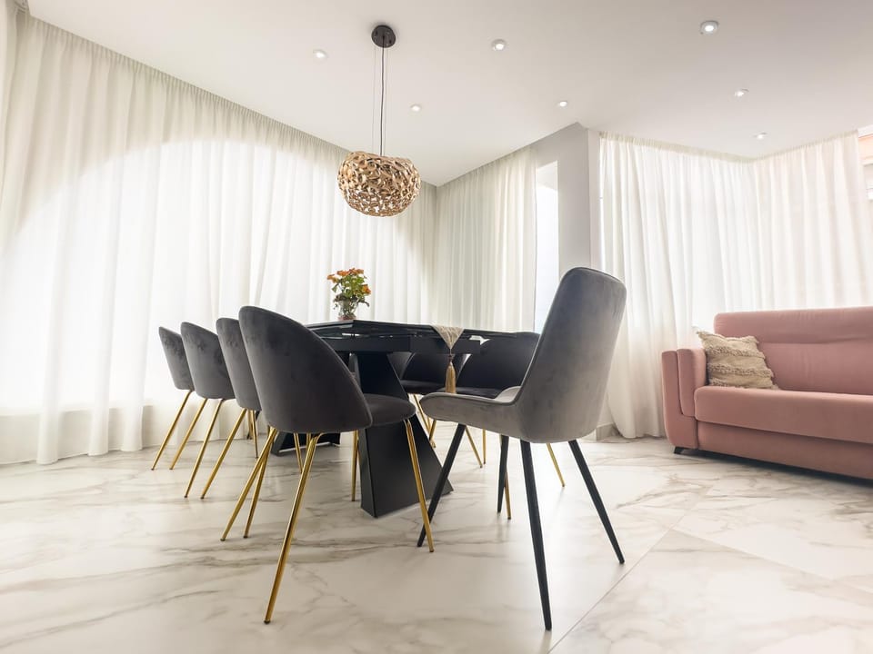 Seating area, Dining area