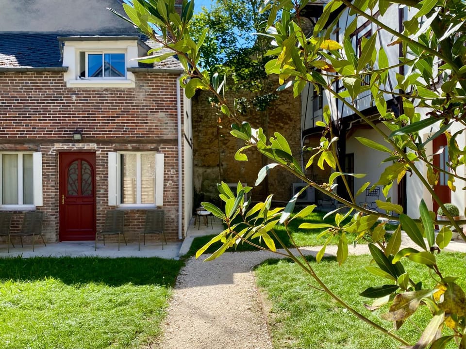 Property building, Garden, Garden view