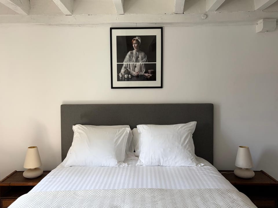 Bed, Photo of the whole room, Decorative detail, Bedroom
