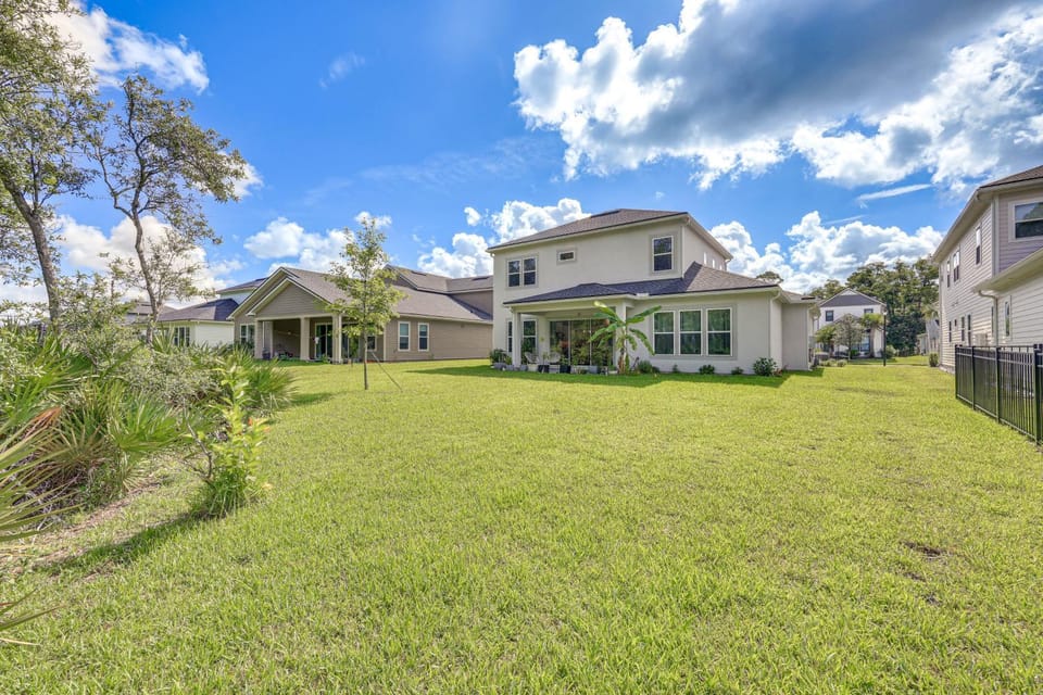 < 20 Mi to JAX Beach + Game Days: Upscale Retreat House in Jacksonville