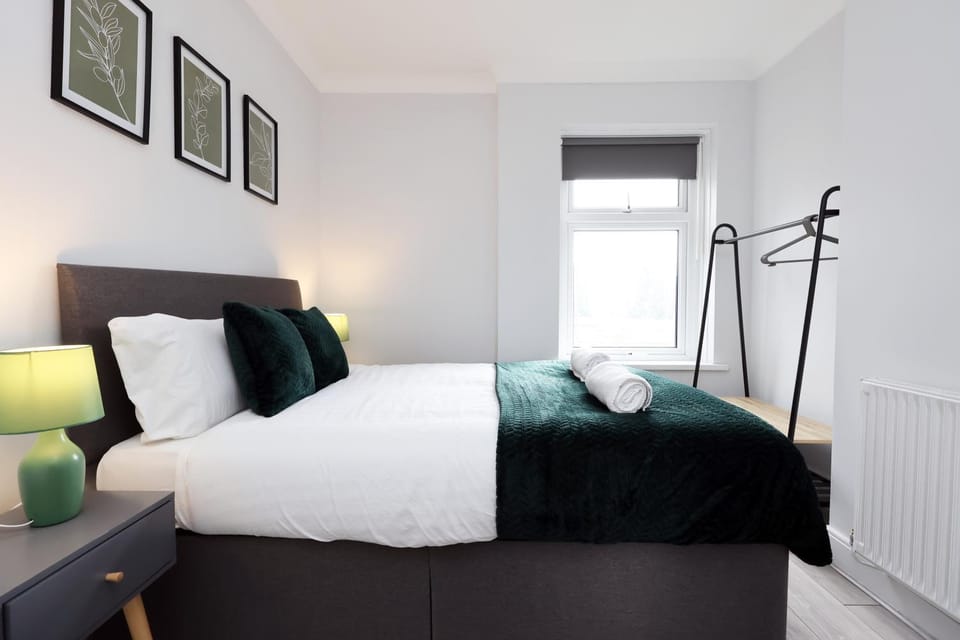 Moonlight Stays - 2bd House, up to 6ppl House in Cardiff