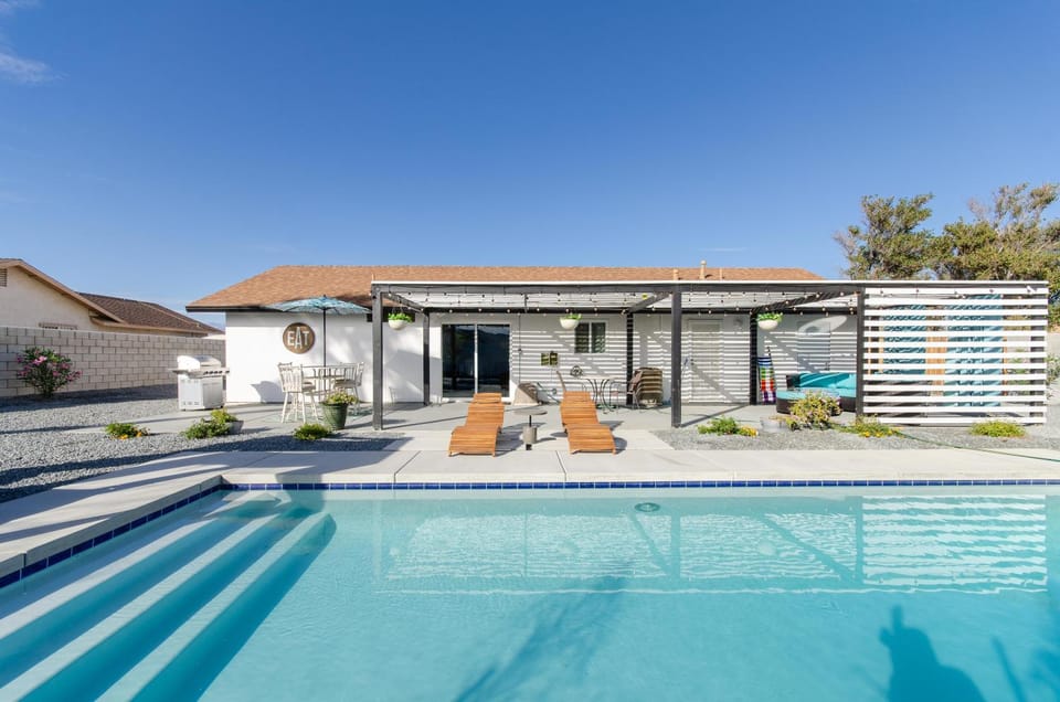 Zen Palm Springs Villa Pool and Mountain View Villa in Palm Springs