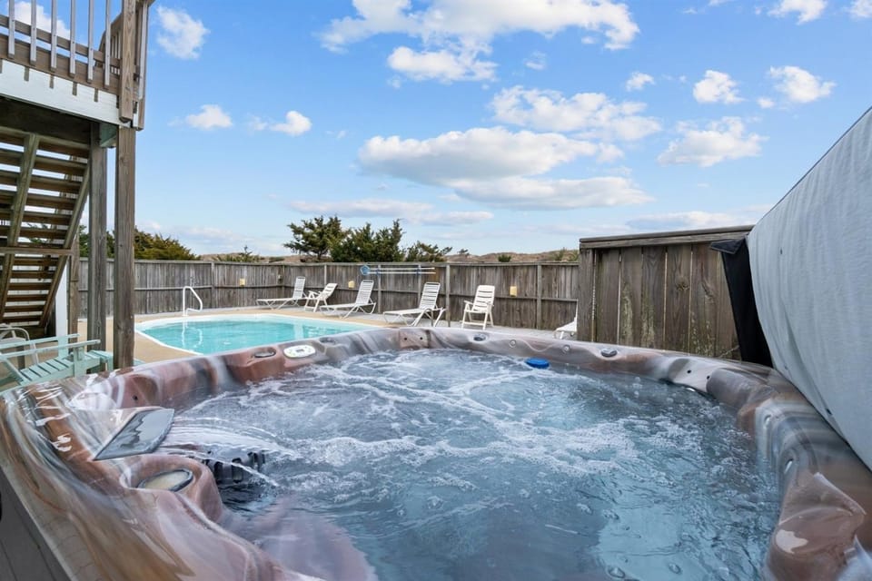 8180 - Looney Dunes House in Outer Banks