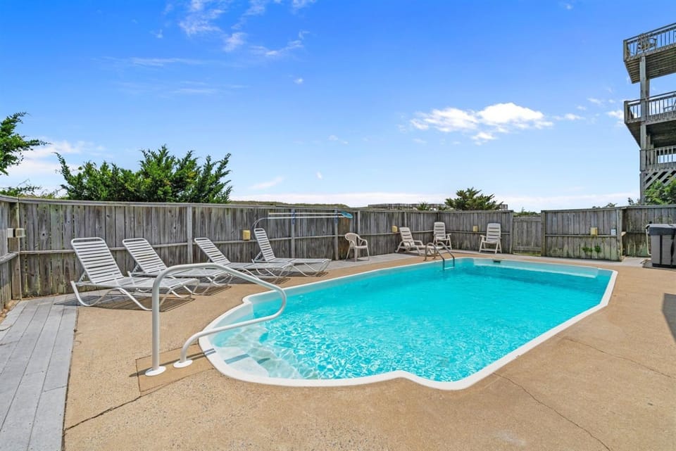 8180 - Looney Dunes House in Outer Banks