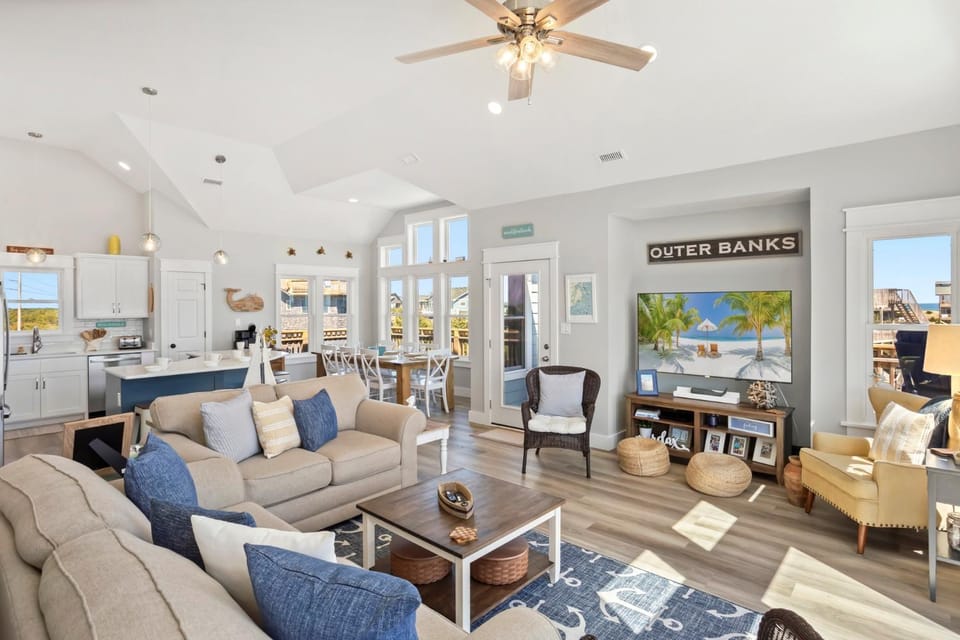 8305 - The Sound of Sunshine House in Avon