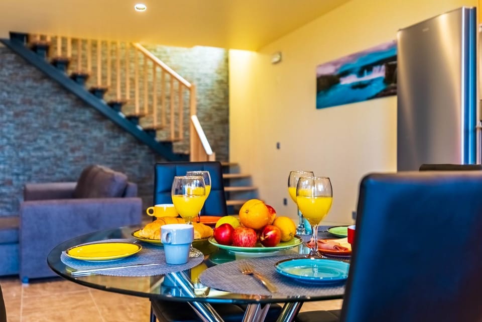 Seating area, Dining area
