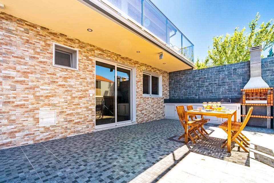 Patio, Day, BBQ facilities