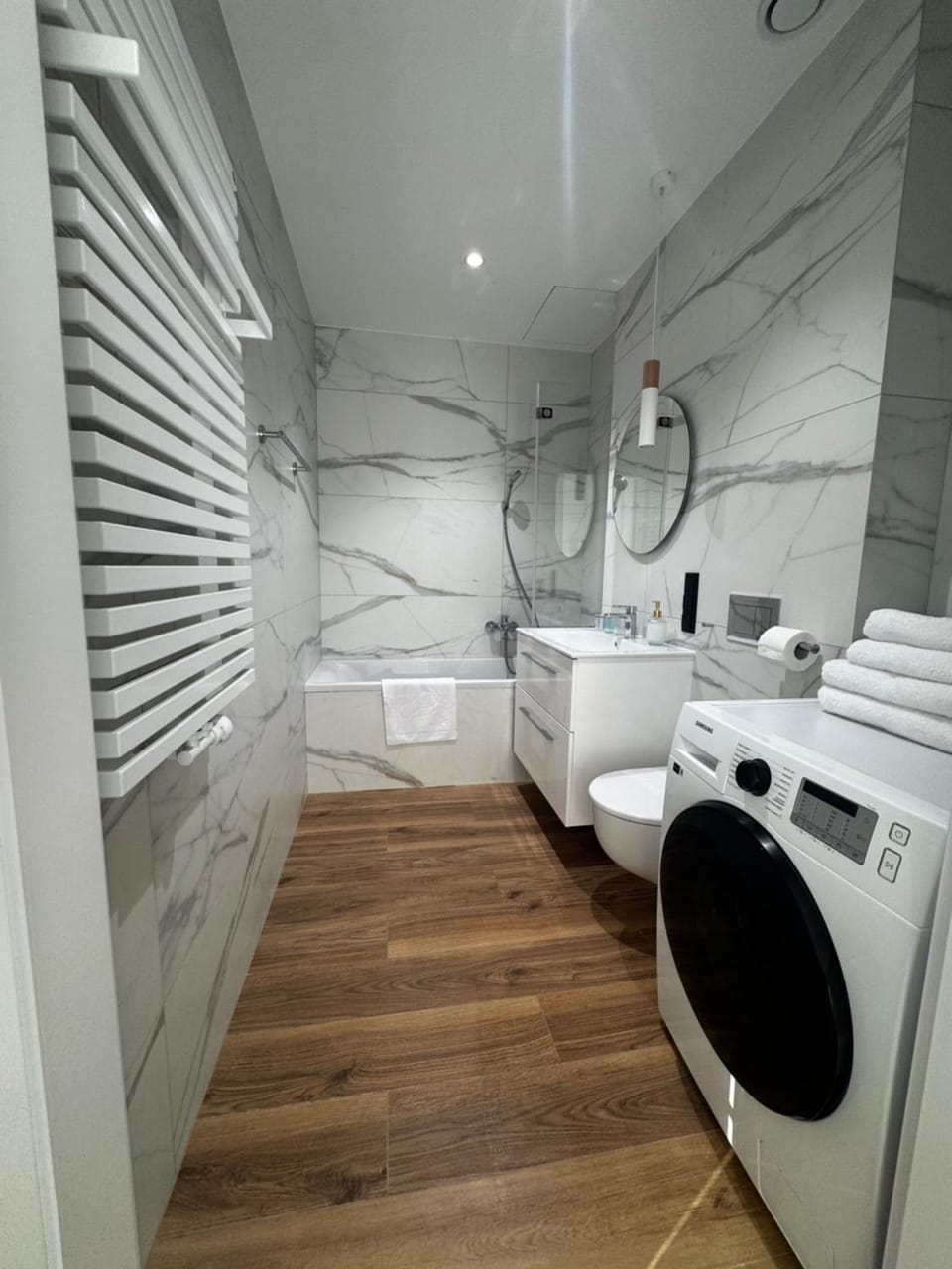 Bathroom, towels, washing machine